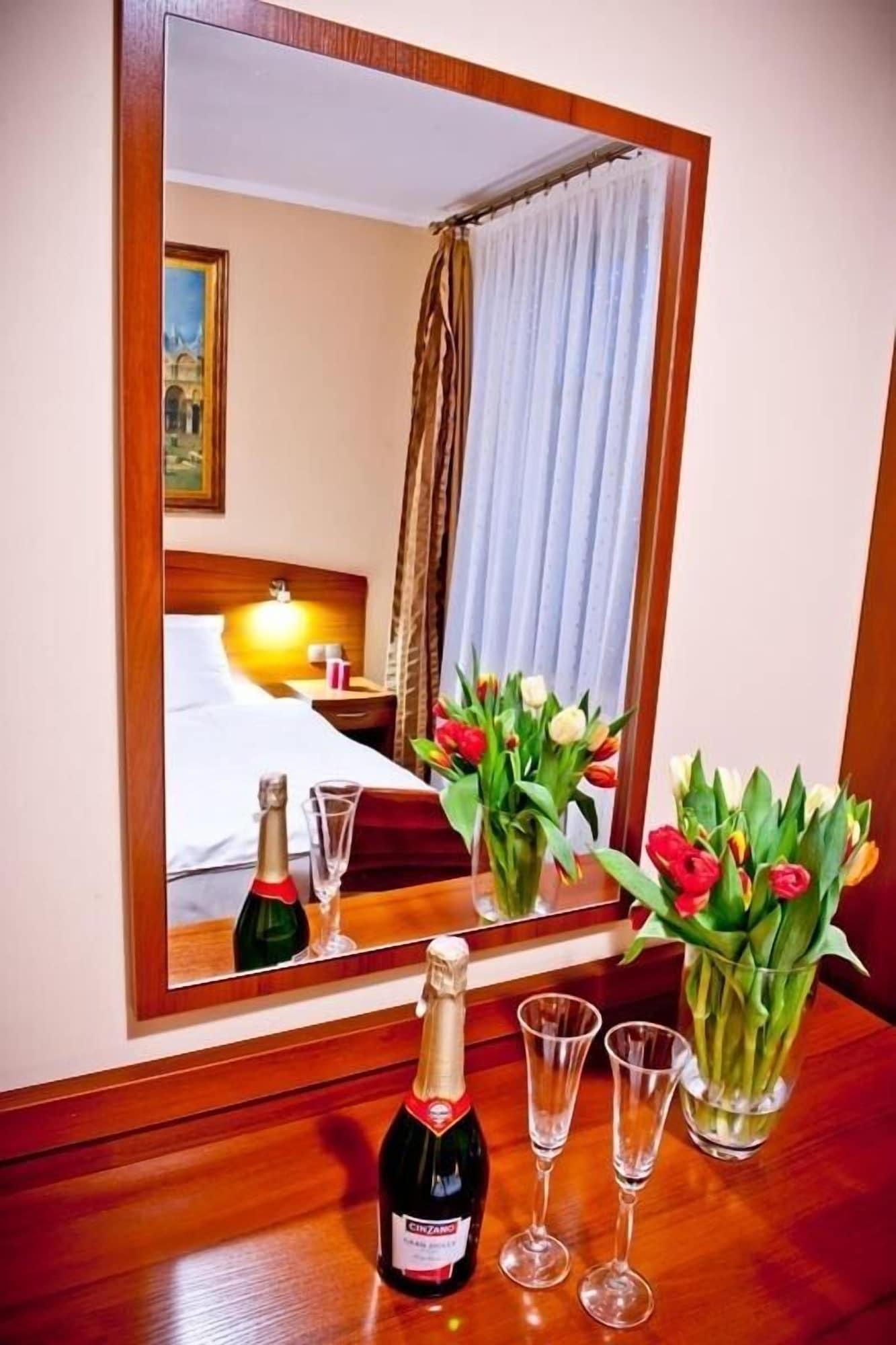 Aparthotel Gaja à Poznań Extérieur photo